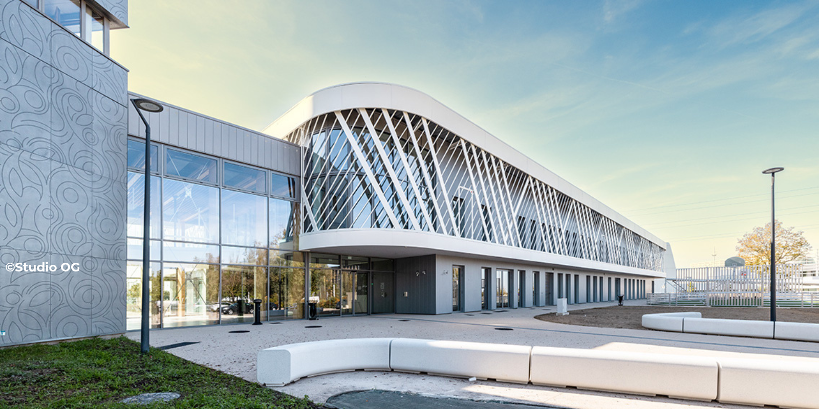 Photo extérieure du campus de Troyes avec sa nouvelle extension - octobre 2023